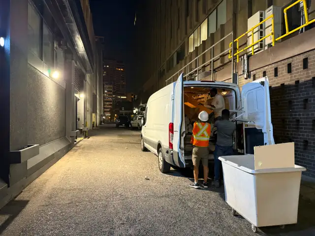 A van in your hand577858277632256002