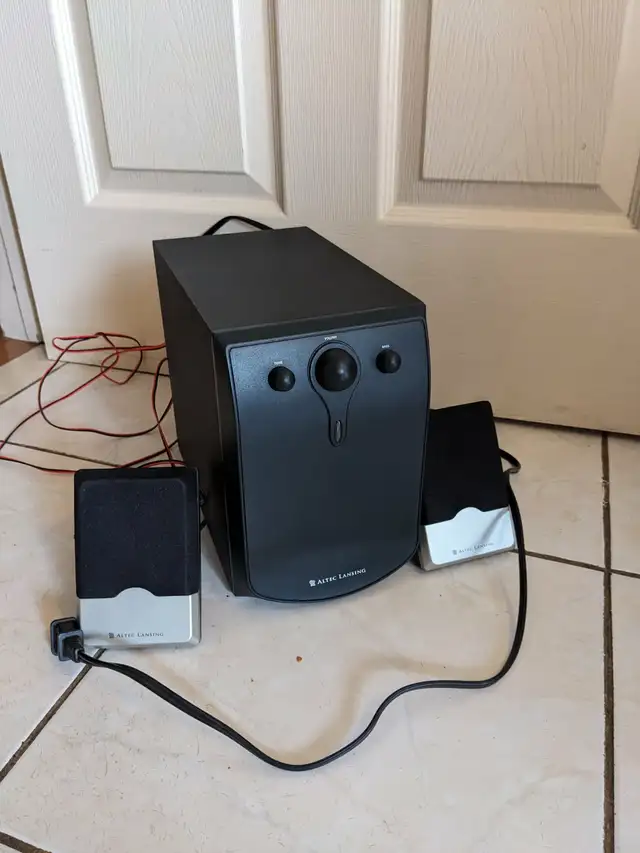 Altec Lansing 121i Computer Speaker System w/ Powered Subwoofer in Speakers, Headsets & Mics in Markham / York Region - Image 2