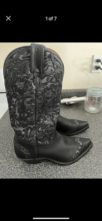 Beautiful leather boulet black womens size 9 cowboy boots
