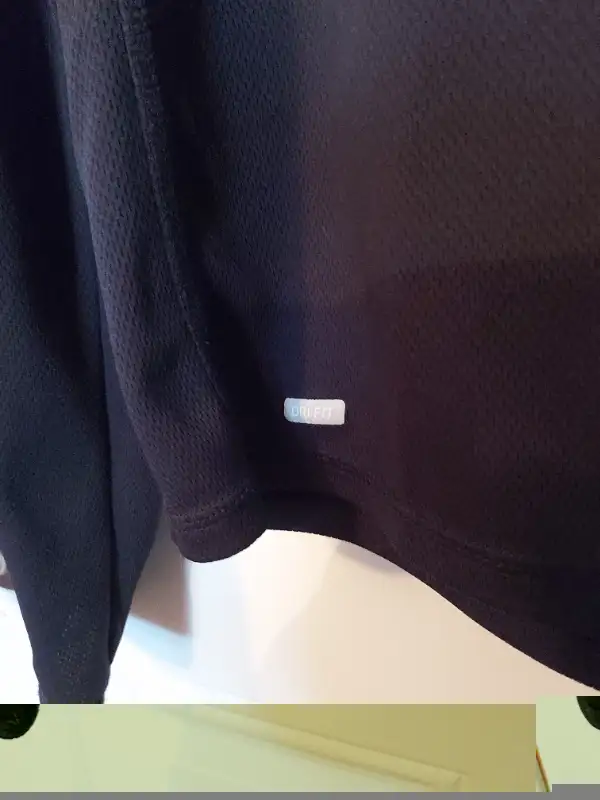 Ladies Nike DriFit Black Long Sleeve Sports Top Size XL (16-18)! in Women's - Tops & Outerwear in Saint John - Image 4