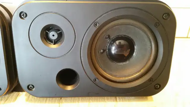 Pacific Small Stereo Speakers in Speakers in Mississauga / Peel Region - Image 6