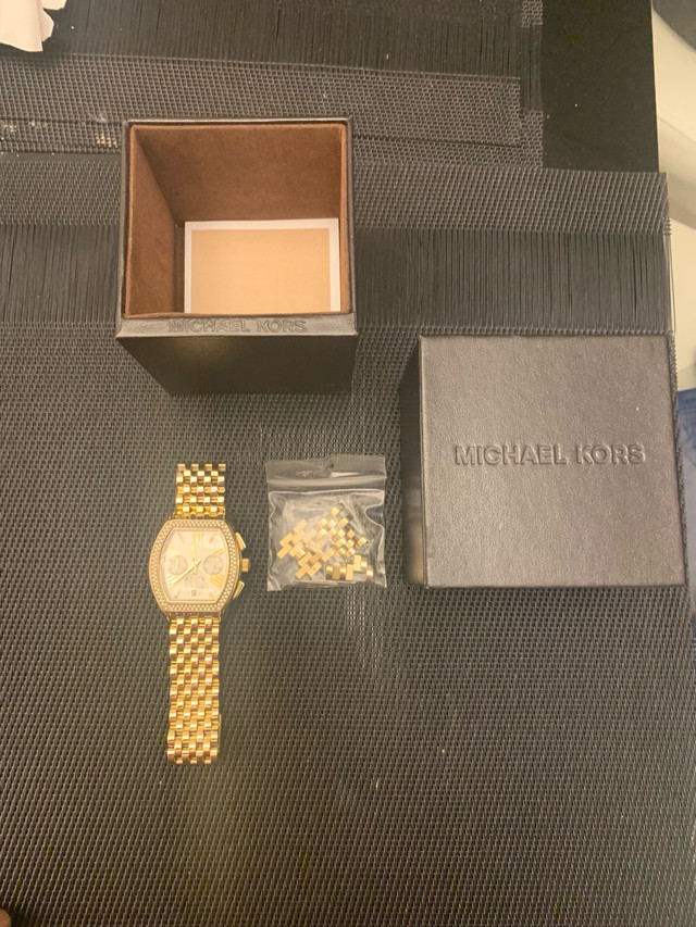 Michael Kors gold watch in Jewellery & Watches in Markham / York Region - Image 3