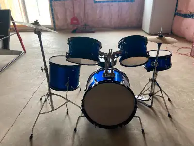 Hey Everyone, Up for grabs is my sons like new used 10 times go beginners drum kit. Made by the comp...