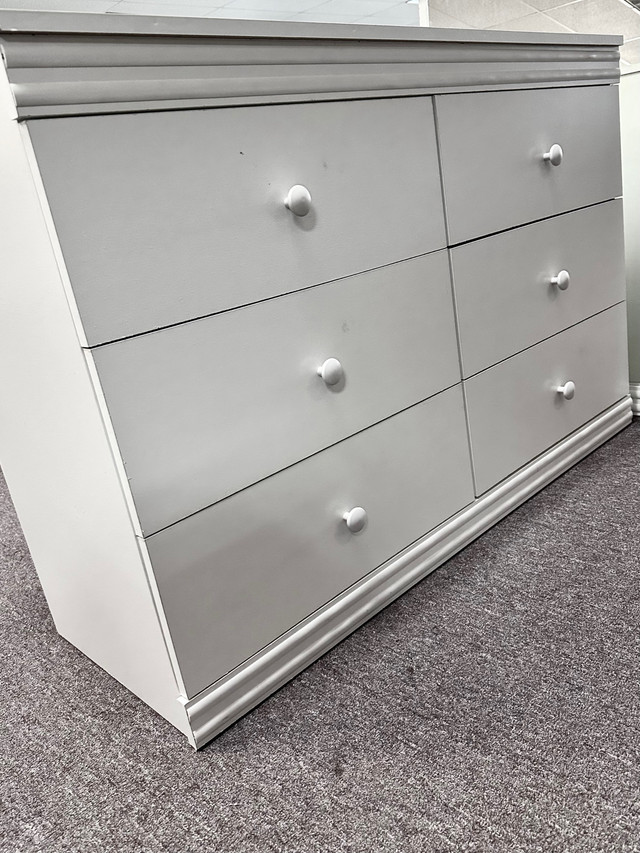 6 Drawer White Dresser (Free Mirror)   dans Commodes et armoires  à Région d’Oshawa/Durham