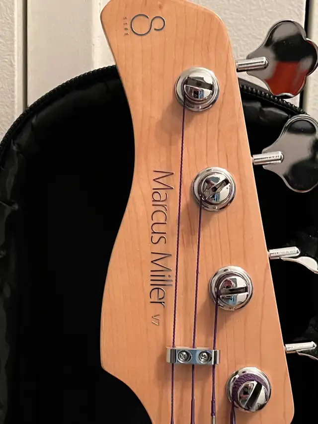 Guitare basse gauchère Marcus Miller Sire in Guitars in Sherbrooke - Image 2