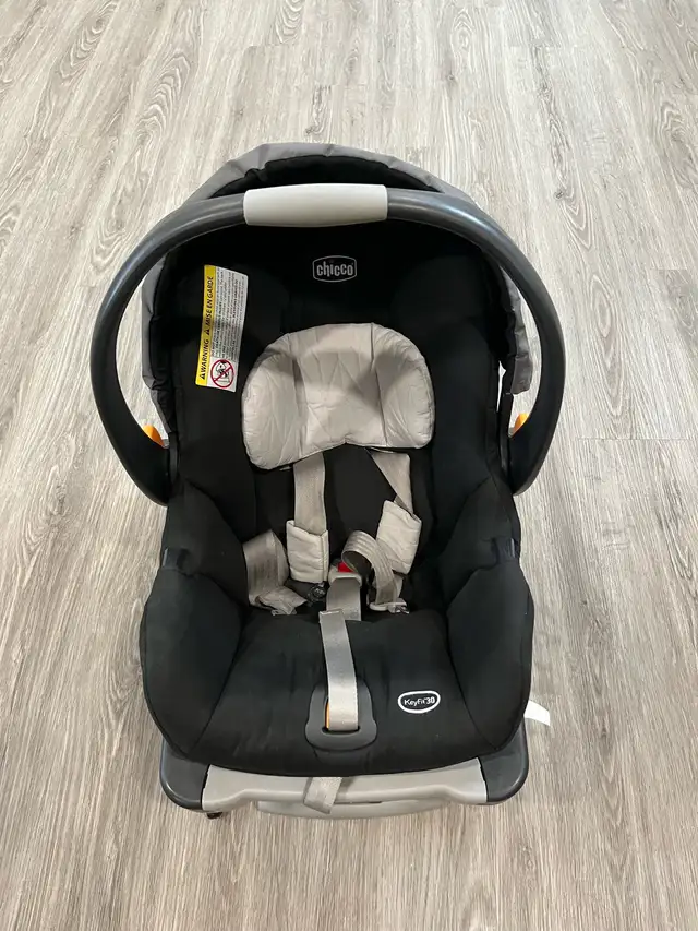 Chicco car seat with two bases and cover in Strollers, Carriers & Car Seats in Ottawa - Image 5