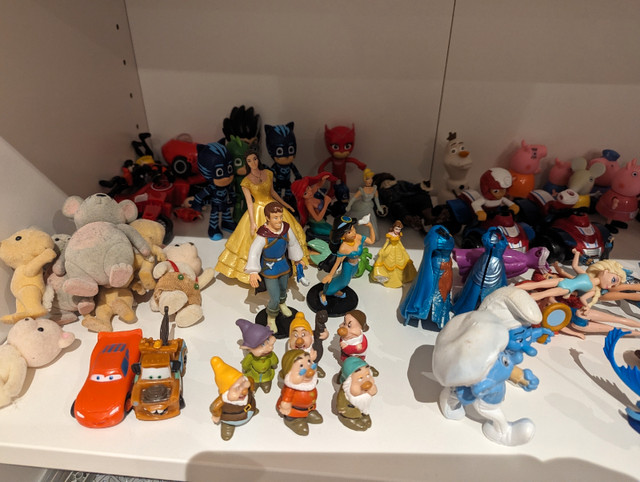 Lot figurines Disney Store Marvel Princesse Peppa ... dans Jouets et jeux  à Ouest de l’Île - Image 2