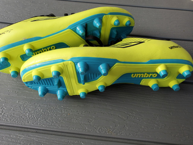 Umbro Soccer boots size 10.5/11.5 in Soccer in Mississauga / Peel Region - Image 2