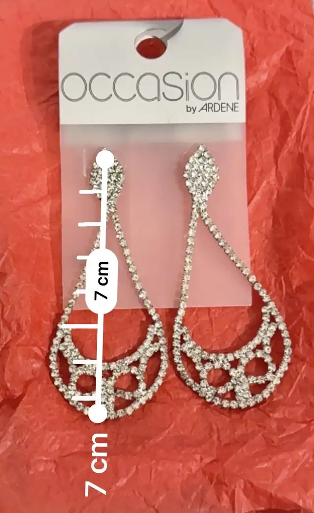 Gorgeous Dangling Earrings in Jewellery & Watches in Oshawa / Durham Region - Image 4