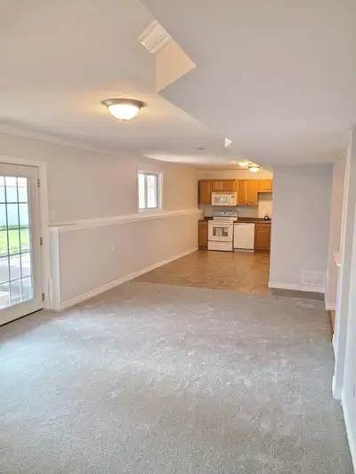 Large 1 Bedroom 1 Bathroom (Shower with a tub) All appliances in excellent condition. Large Windows,...