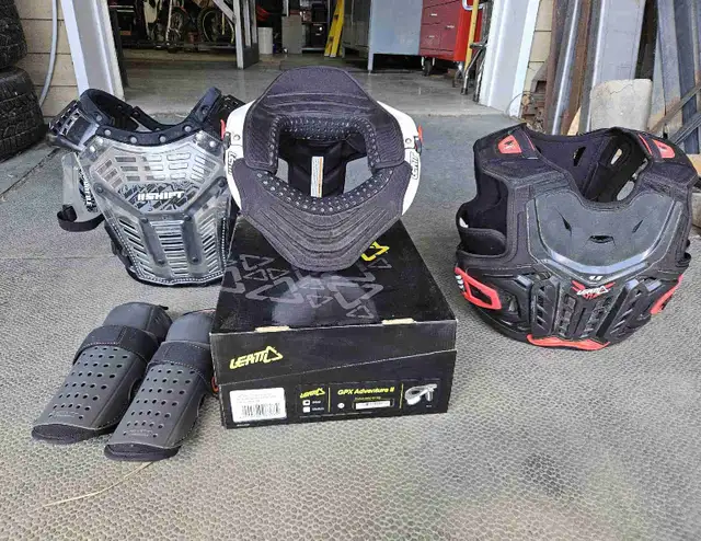 equipement motocross neck brace plastron genouillères in Dirt Bikes & Motocross in Sherbrooke - Image 2