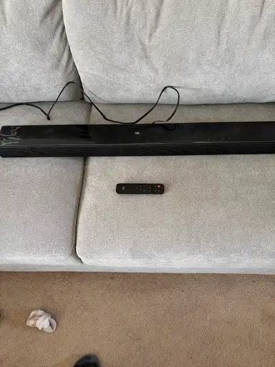 JBL soundbar only 6 months old with remote. $100 cash https://canadiantire.ca/en/pdp/jbl-cinema-sb12...
