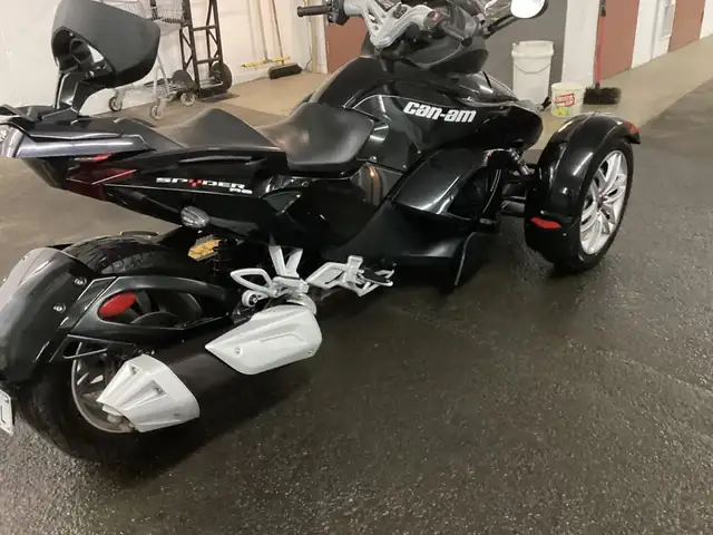 2014 Can-Am Spider RS in Sport Touring in Québec City - Image 4