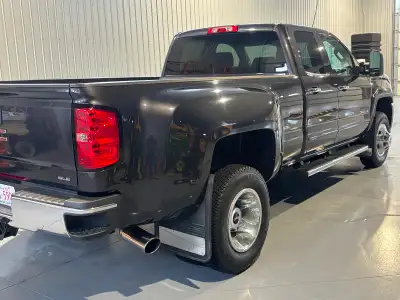 2015 GMC SIERRA 3500hd 4x4 Dually Duramax Automatic SLE Trim New Michelin tires new windshield Askin...