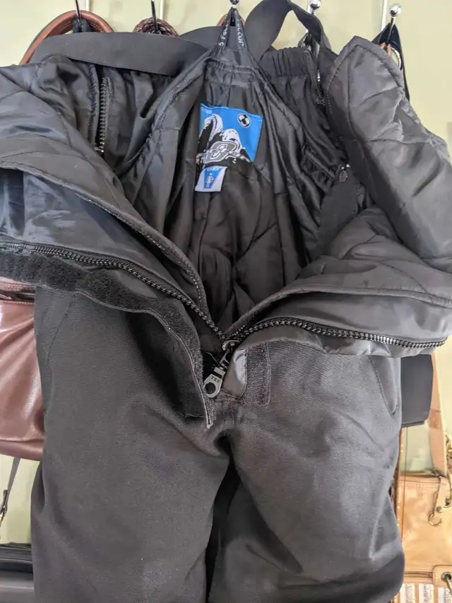 Winter sports bib pants - women's M in Ski in Calgary - Image 4