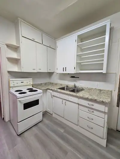 $795/month, available immediately: 1 bedroom apartment (kitchen, living room, bedroom and bathroom)...