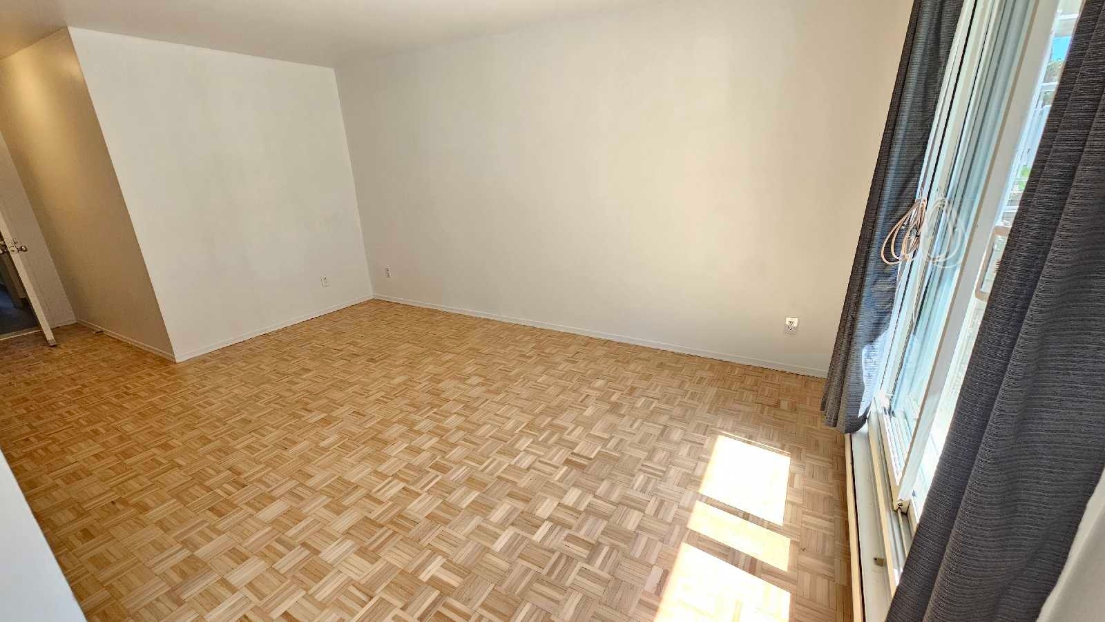 Très beau 4 1/2 Rénové à Vimont Laval disponible immédiatement. — photo 3