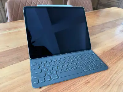 iPad Pro 12.9 (6th generation) 256GB w/ keyboard and pencil, View more