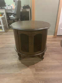 Antique coffee/end table  MAKE OFFER 