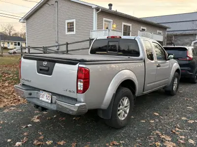 4x4, PW, PDL, AC, cruise, 174,000 km, licensed and inspected. New tires. No rust. Great running truc...