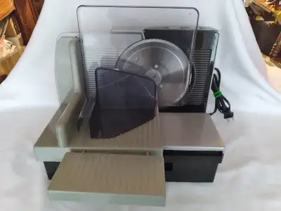 A nice, Rival meat slicer hardly used like new in grey colour. Model number 1050. It is in perfect c...