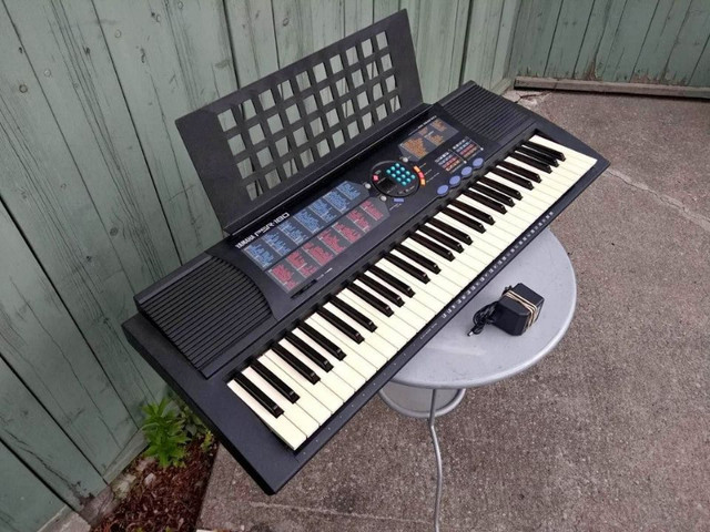 Portable Yamaha 61 full size key keyboard Delivery negotiable in Pianos & Keyboards in Ottawa