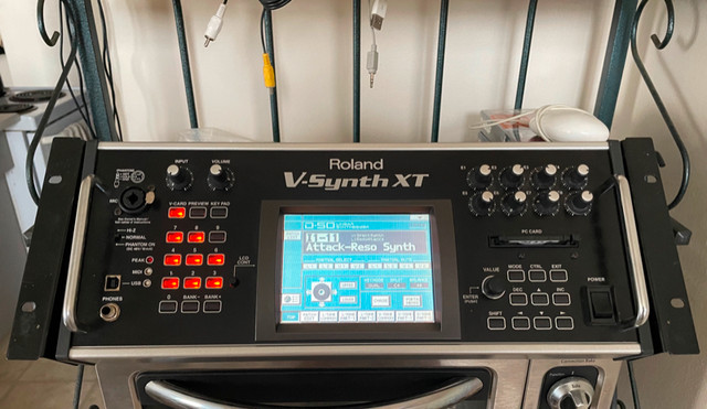 Roland V-Synth XT in Pianos & Keyboards in Winnipeg - Image 2