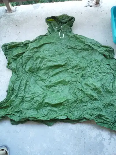 NEW army green rain coat + lots more nice items on sale     b325, View more