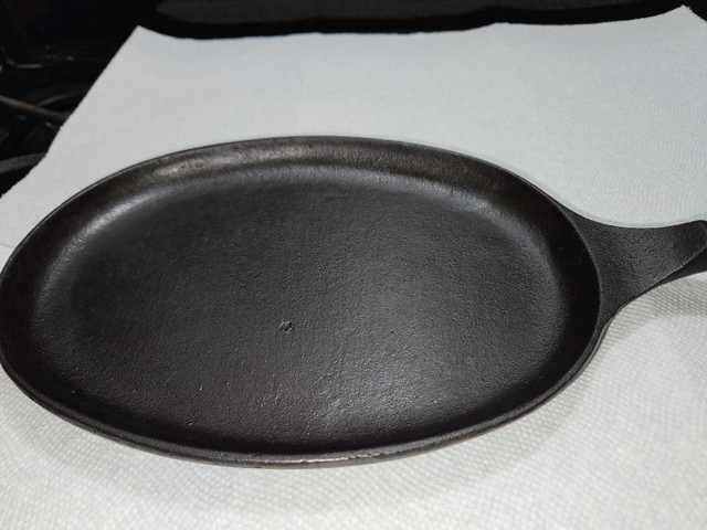 Fajita/Sizzler Oblong  Cast Iron Skillet Pan with Raised Handle in Arts & Collectibles in Belleville - Image 3
