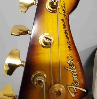 Fender P-Bass Lyte MIJ, View more