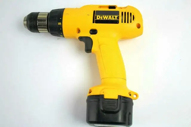 Dewalt Cordless Adjustable 3/8" Clutch Drill DW952 with Battery in Hand Tools in Ottawa - Image 3