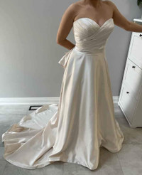 Wedding gown , not worn