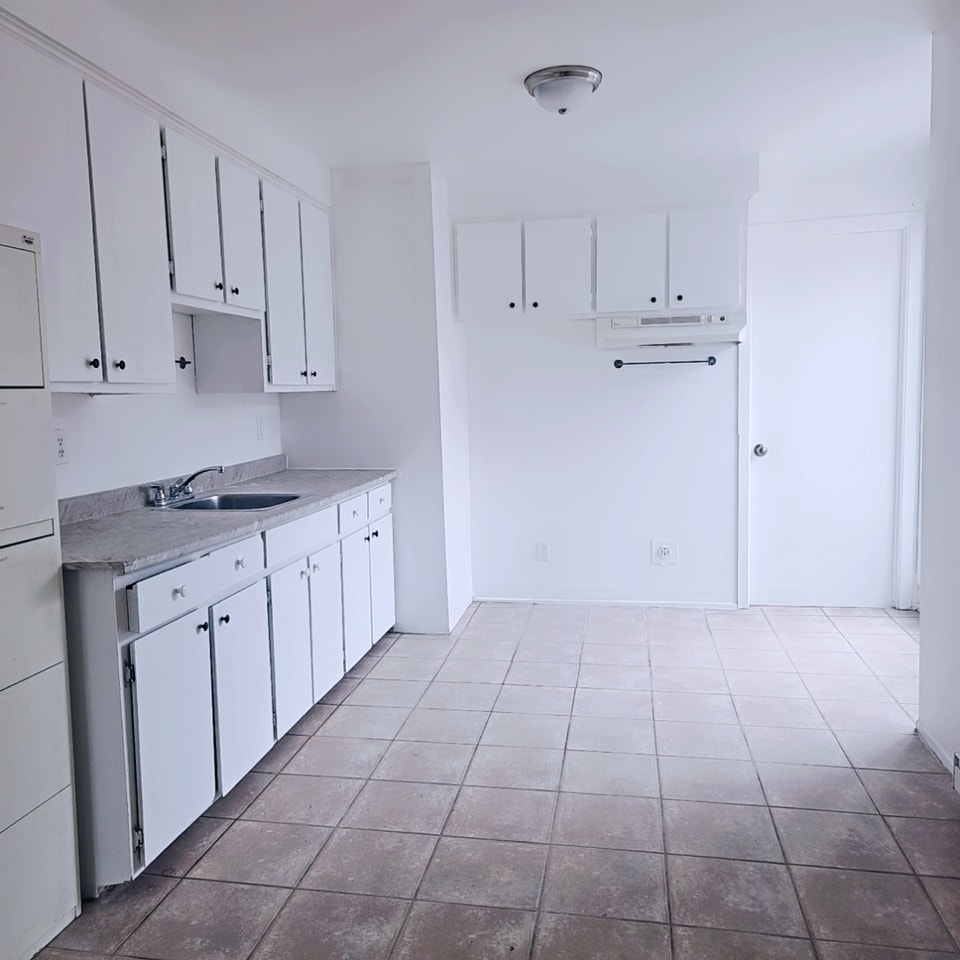 5 1/2 for rent  for october or november 5
