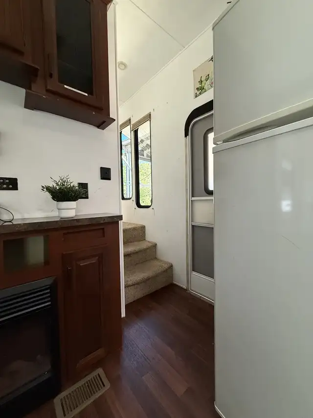 2013 Sierra- all season, 36 ft fifth wheel RV (home on wheels) in RVs & Motorhomes in Richmond - Image 3