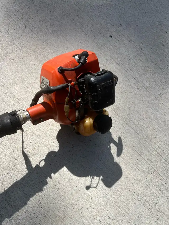 Echo GT 2101 gas two-stroke Weed Trimmer in Lawnmowers & Leaf Blowers in Kingston - Image 4