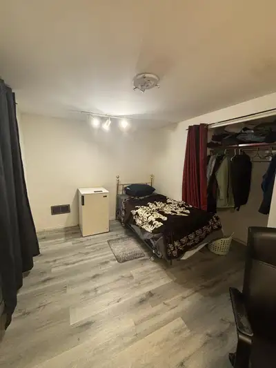 Room is available for rent very close to the University of Manitoba from December 1st/2026. Walking...