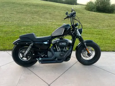 2009 Nightster Shorty Vance and Hines exhaust Harley Davidson chiseled satin black handlebars. Tank...