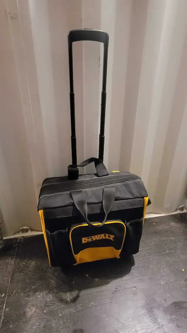 DEWALT HARD BOTTOM ROLLING TOTE BAG in Tool Storage & Benches in Hamilton - Image 3