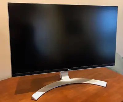 I'm selling my LG 4k Monitor 27 inches. I'm selling because I upgraded and no longer need it. **Ever...