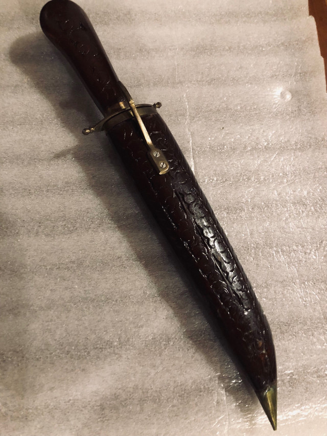 VINTAGE INDIAN CARVED WOOD AND BRASS DAGGER  WITH SCABBARD in Arts & Collectibles in Mississauga / Peel Region - Image 2