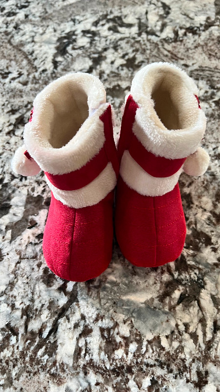 Baby girl booties for 1 year in Clothing - 9-12 Months in Regina