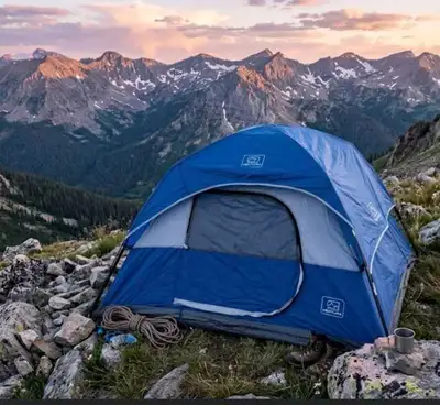 This Ventura McKellar dome tent is in good, pre-owned condition and is perfect for your next outdoor...