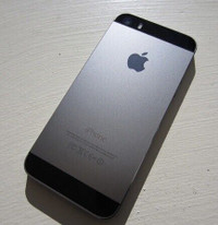 iPhone 5s - in Original box, free Otter Box case