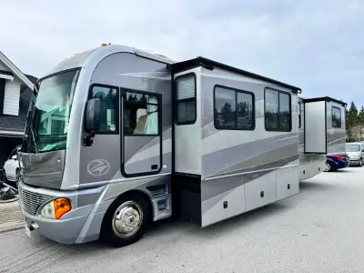 Very well built coach Like new condition 48,000km 8.1 GMC Vortec with Allison transmission All built...