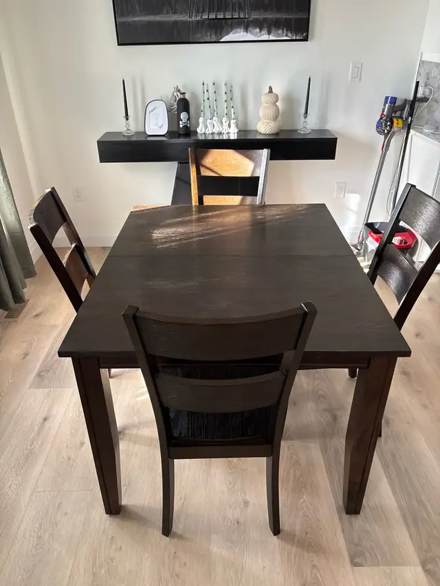 kitchen table in Dining Tables & Sets in Sarnia - Image 3