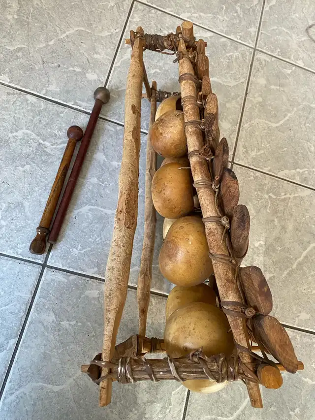 antique West African Balafon 10 key. in Other in Markham / York Region - Image 4