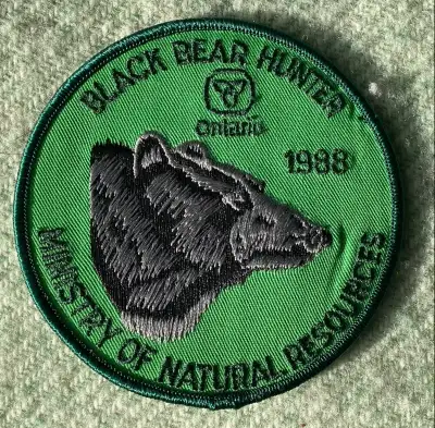 VINTAGE  (1988)  ONTARIO  MNR  BLACK BEAR HUNTER PATCH, View more