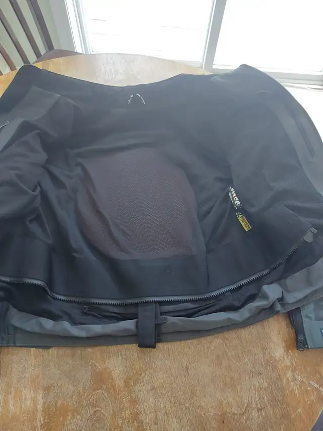Rukka motorcycle armored jacket in Motorcycle Parts & Accessories in Corner Brook - Image 3
