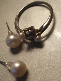 Silver ring  7  3/4 and earrings with the fresh water pearls