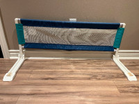 Toddler bed guard rail
